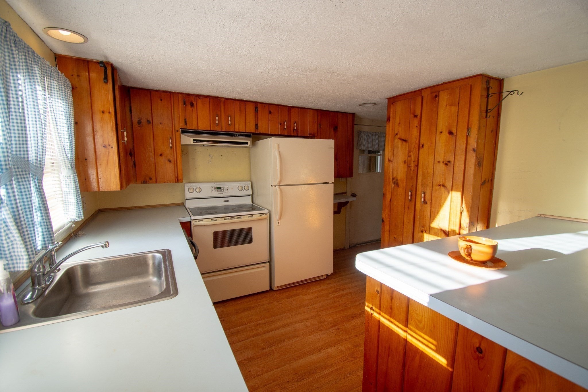 92 Worcester Rd, Webster, MA, 92 Worcester Rd, Webster, MA Photo #4