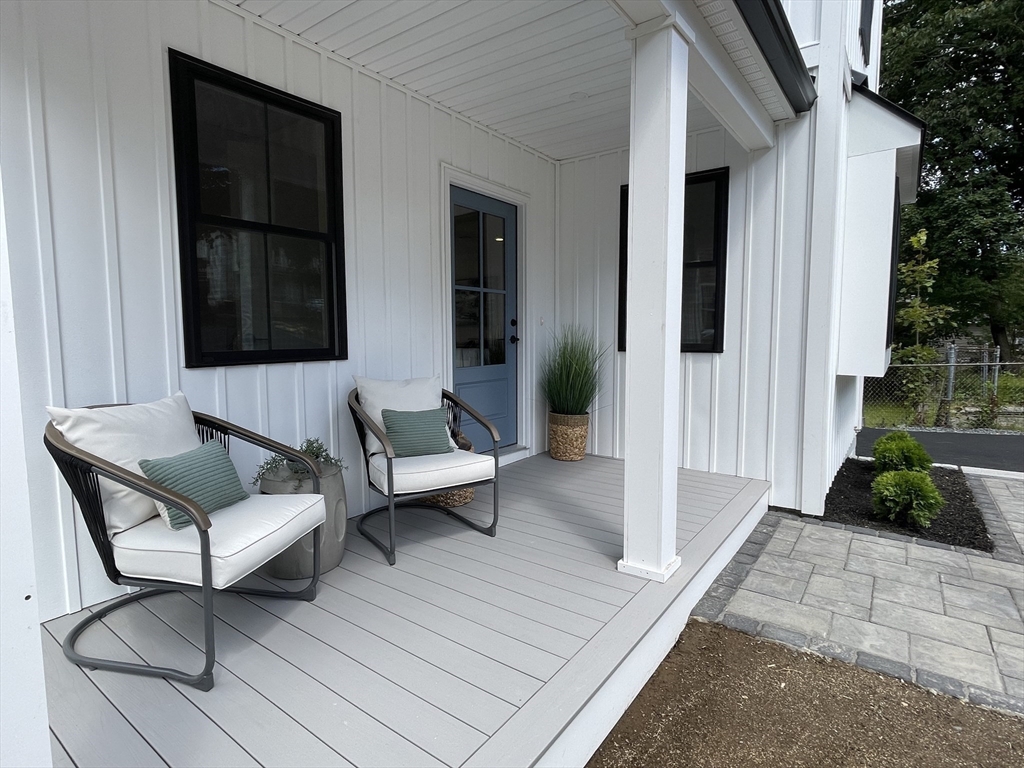 49 Lakeshore Dr