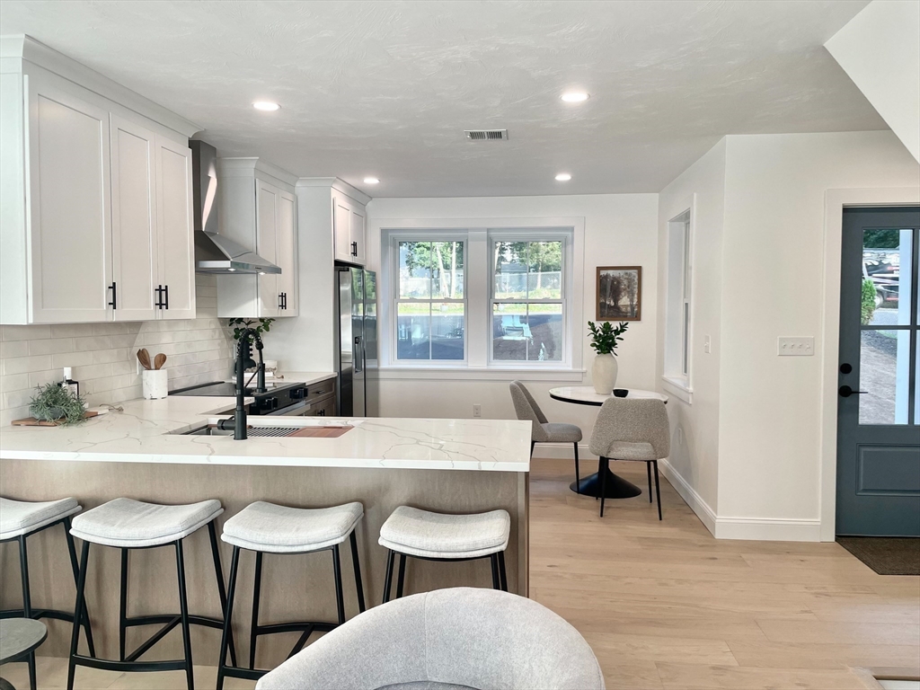 49 Lakeshore Dr
