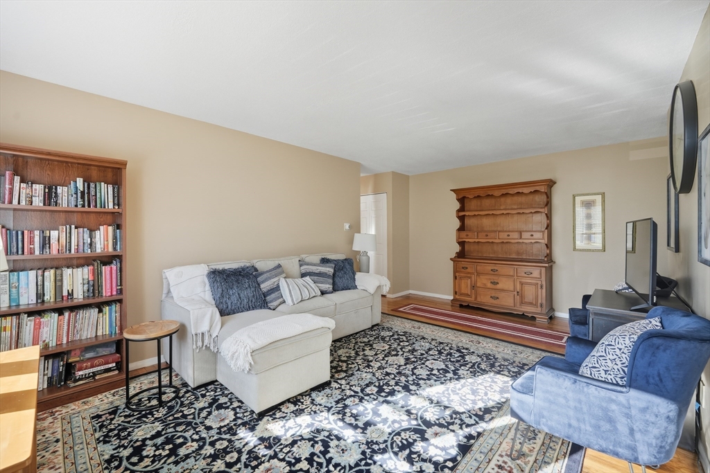 124 Regency Park Dr 124