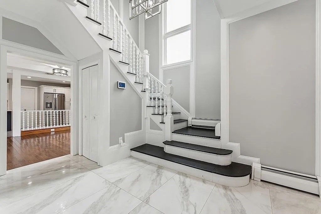 32 Water St