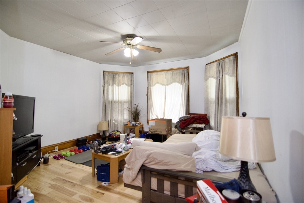 33 Noble St