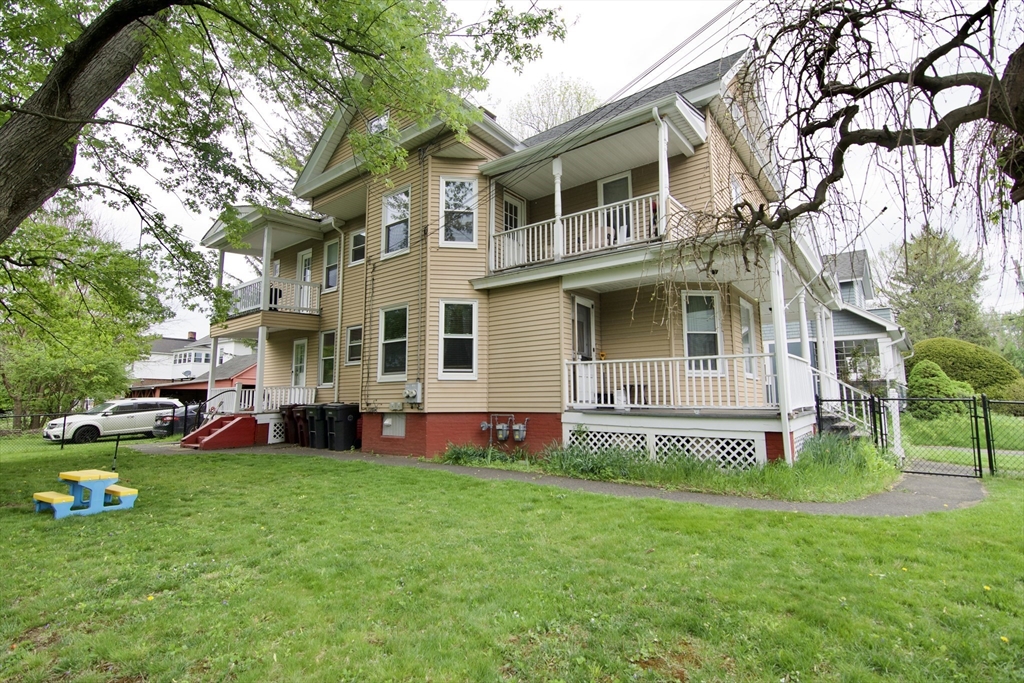 33 Noble St