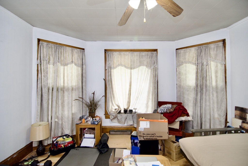 33 Noble St