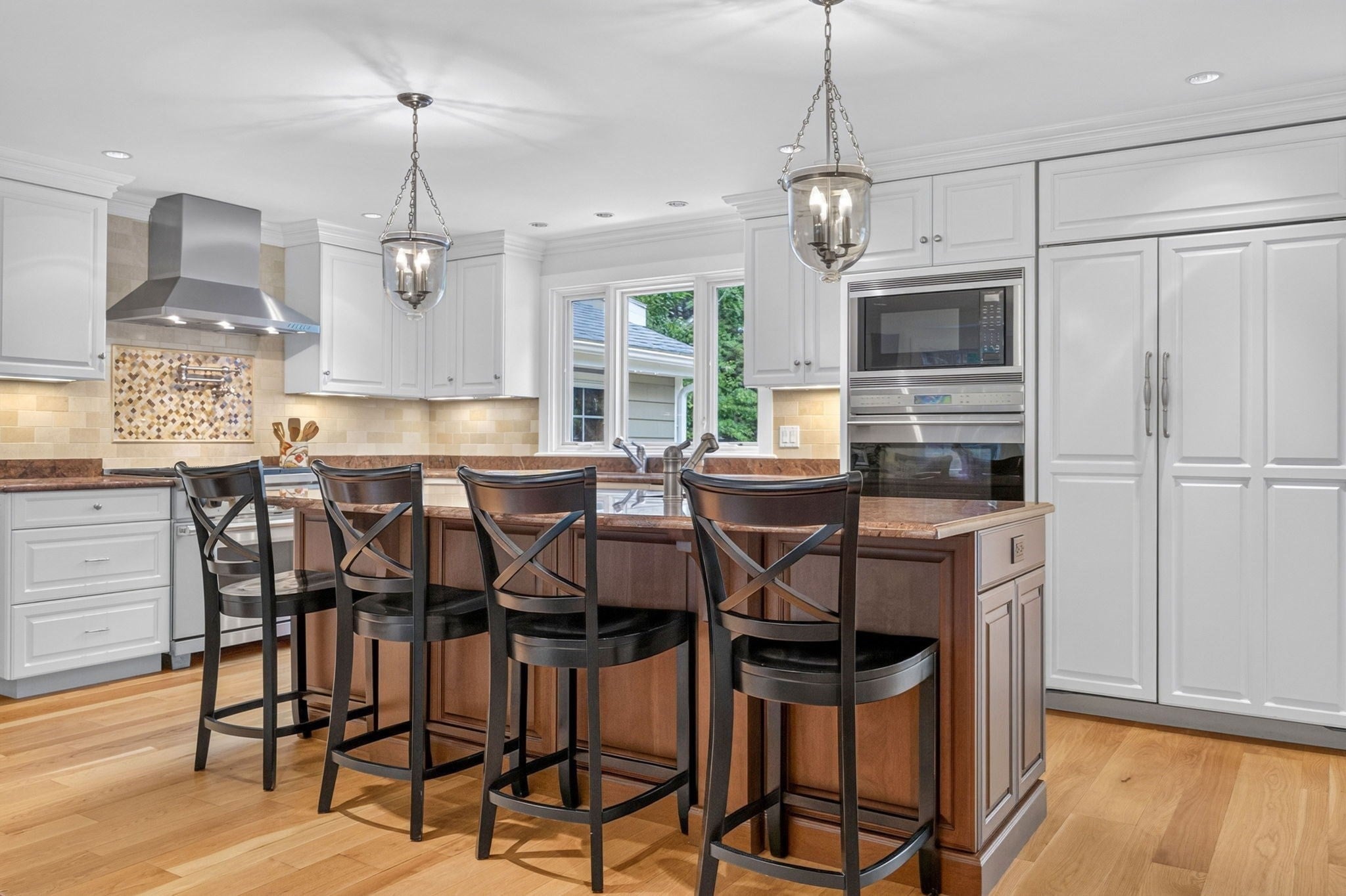 8 Buttercup Ln, Dover, MA Photo #4