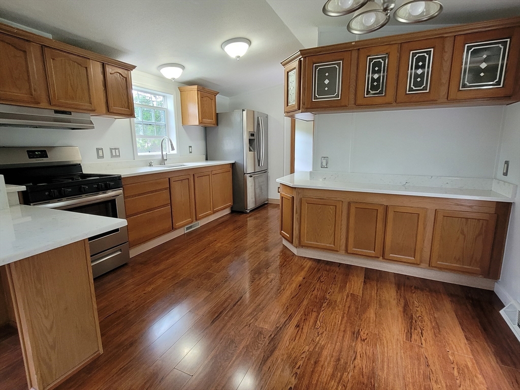 20 Railroad Ave