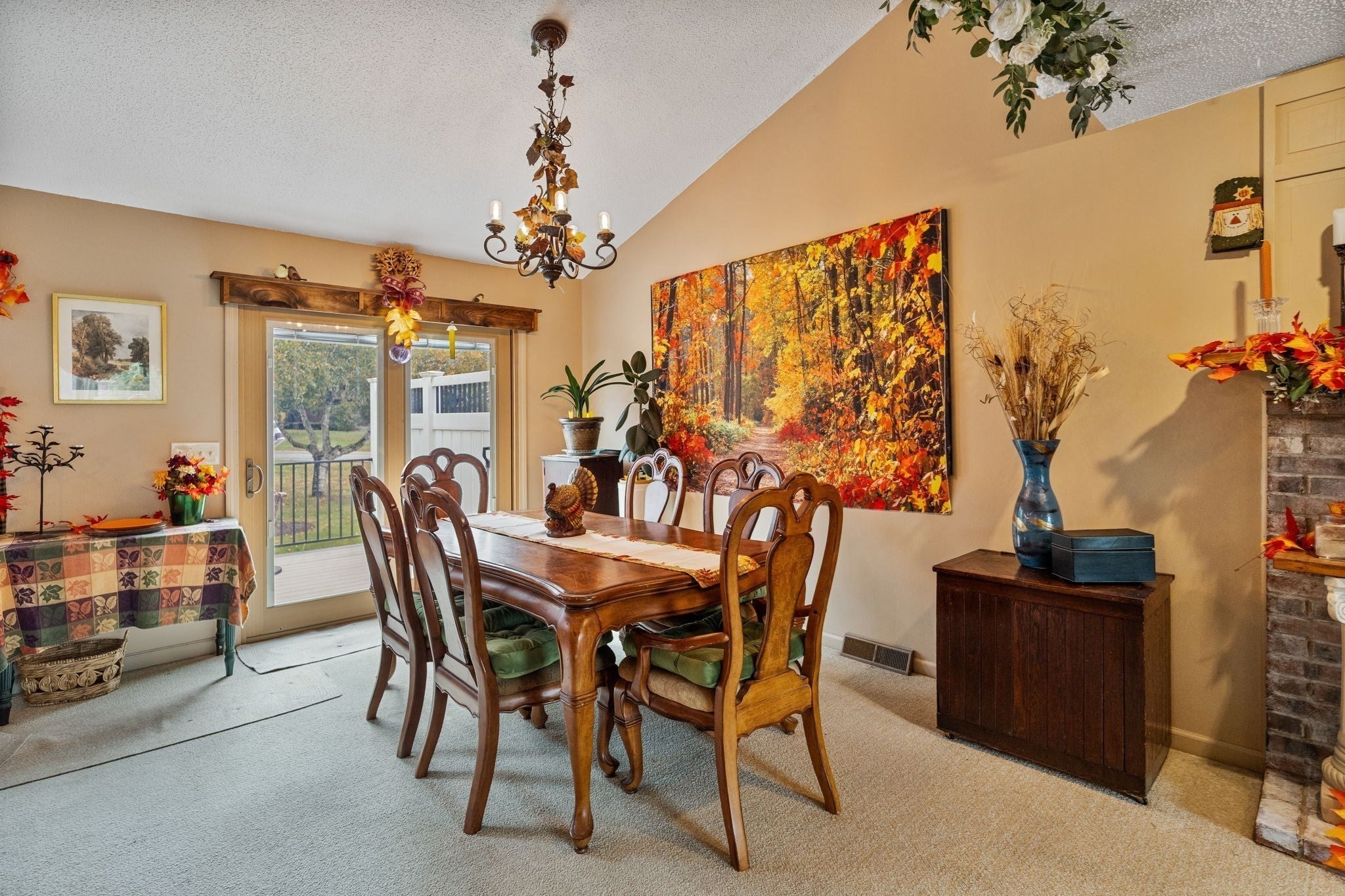 8 Oriole Dr, Agawam, MA Photo #7