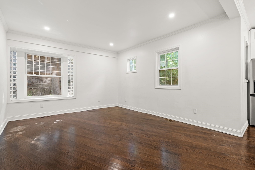 21 Greystone Rd 2