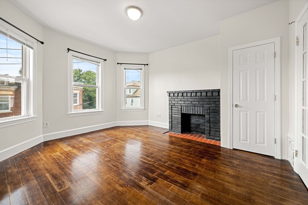 24 Gayland St 3