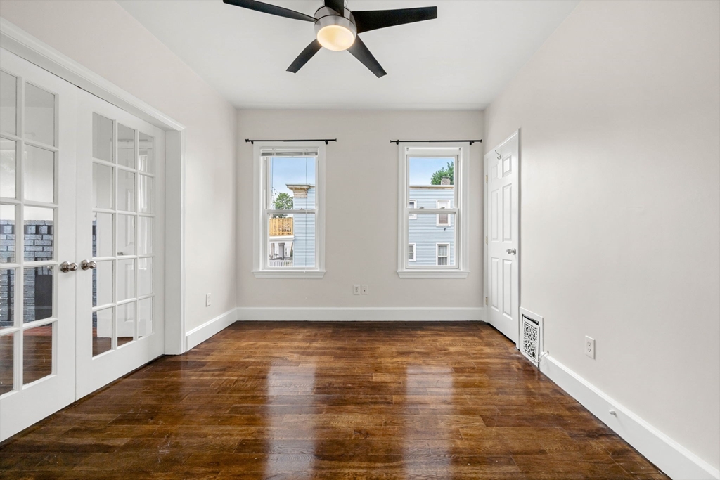 24 Gayland St 3