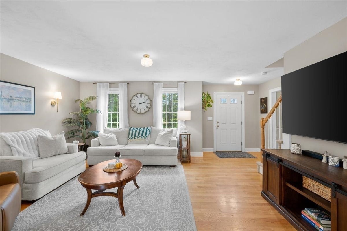 283 Miller St