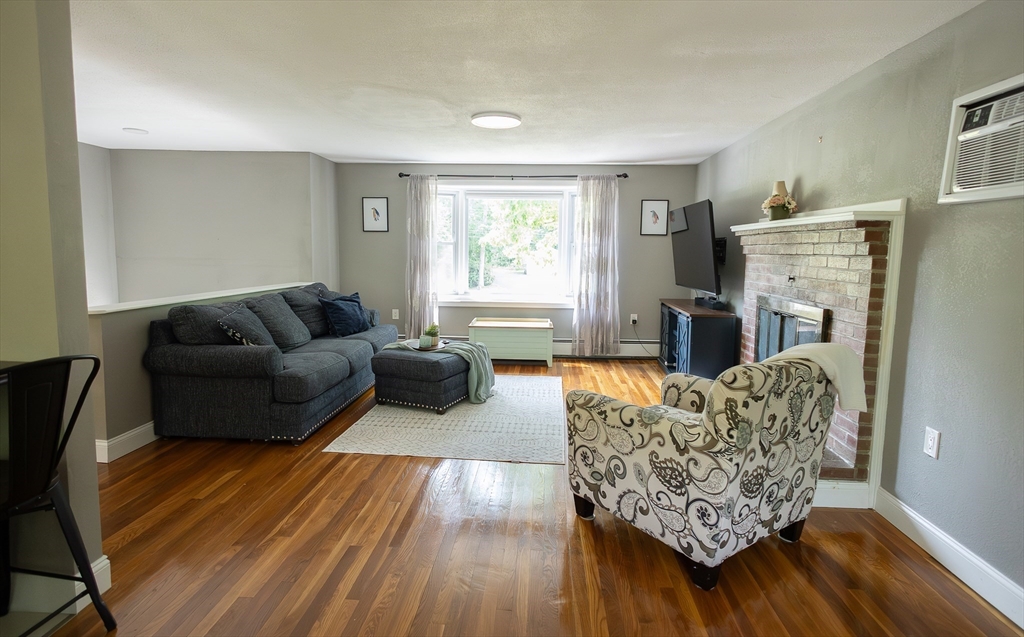 32 Alvirne Dr
