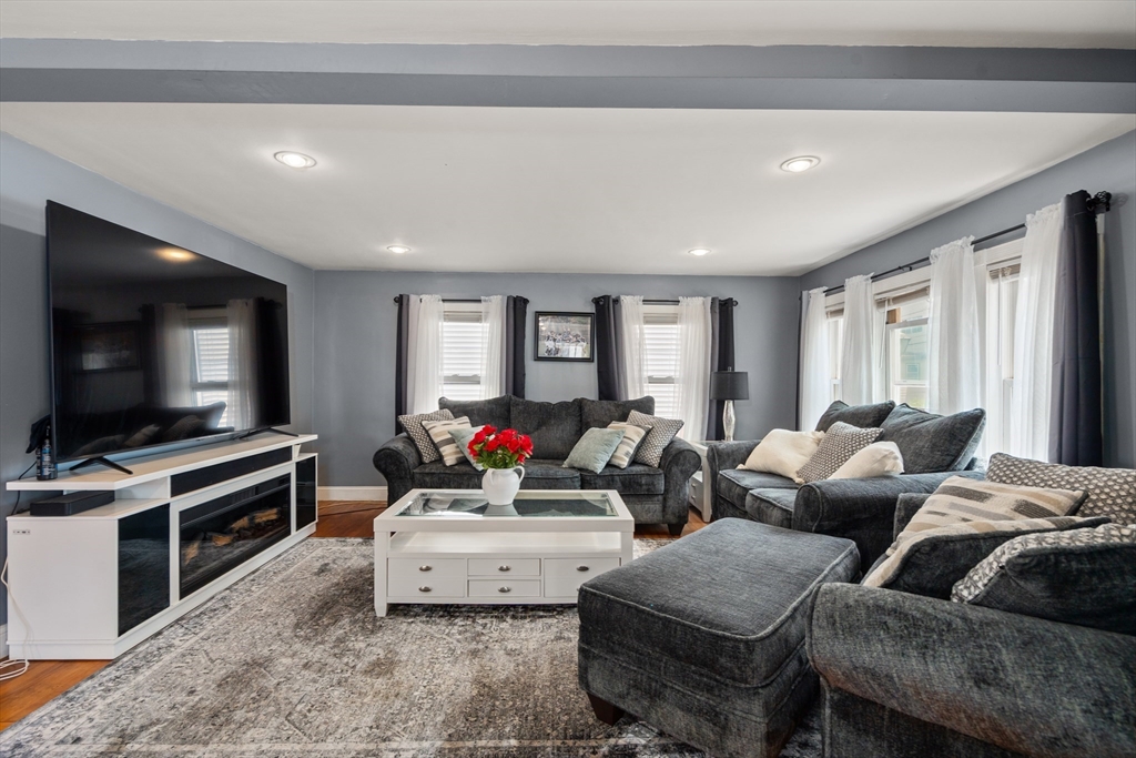 19 Elsie St