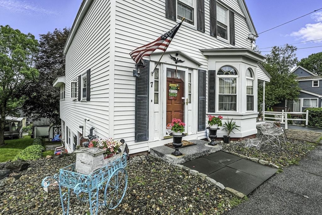 7 Mount Dustin Ave