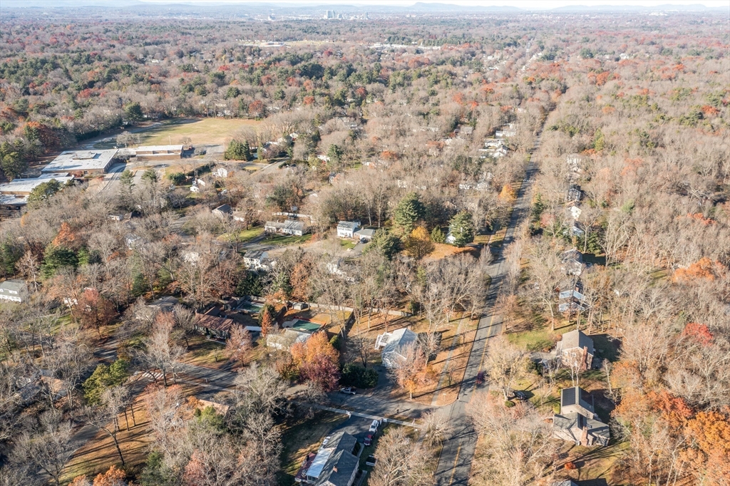 Longmeadow, Massachusetts 01106, United States, 4 Bedrooms Bedrooms, ,3 BathroomsBathrooms,Residential,Pending,122445