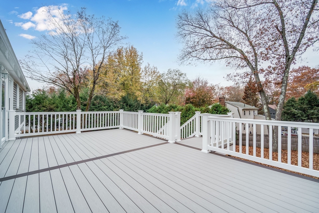 Longmeadow, Massachusetts 01106, United States, 4 Bedrooms Bedrooms, ,3 BathroomsBathrooms,Residential,Pending,122445