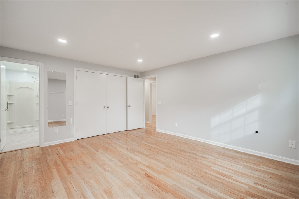 Longmeadow, Massachusetts 01106, United States, 4 Bedrooms Bedrooms, ,3 BathroomsBathrooms,Residential,Pending,122445