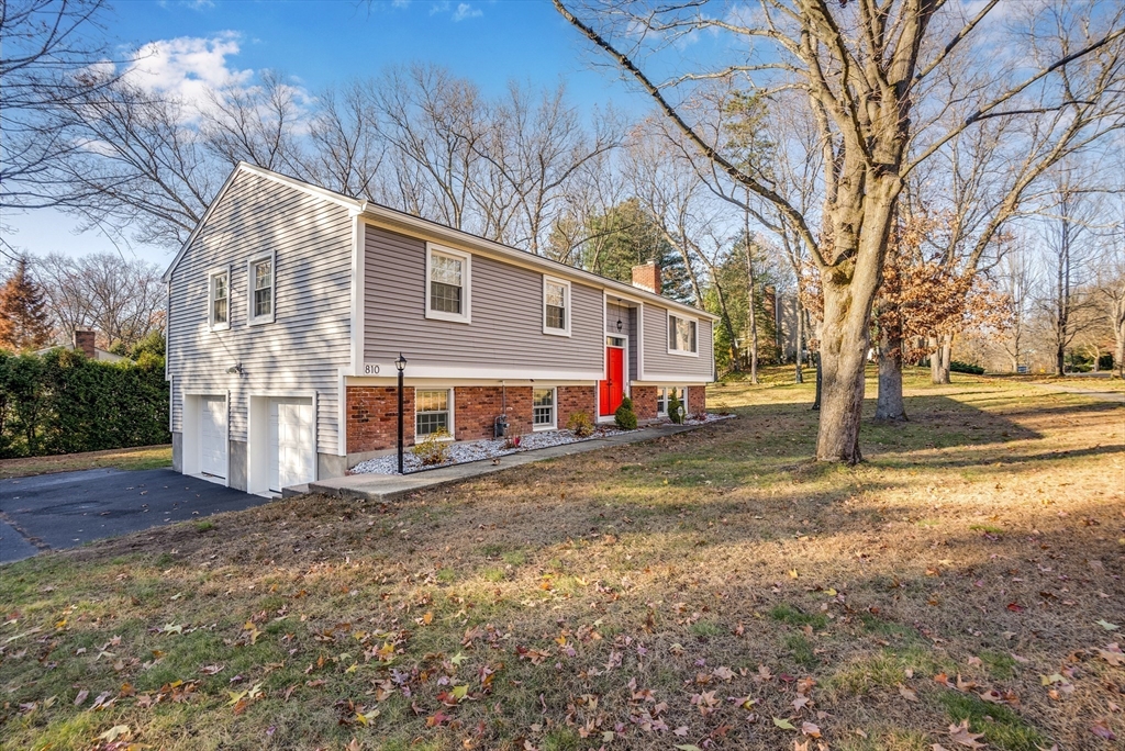 Longmeadow, Massachusetts 01106, United States, 4 Bedrooms Bedrooms, ,3 BathroomsBathrooms,Residential,Pending,122445