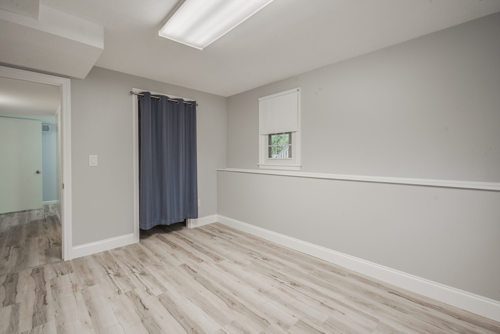 Longmeadow, Massachusetts 01106, United States, 4 Bedrooms Bedrooms, ,3 BathroomsBathrooms,Residential,Pending,122445