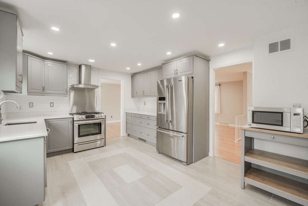 Longmeadow, Massachusetts 01106, United States, 4 Bedrooms Bedrooms, ,3 BathroomsBathrooms,Residential,Pending,122445 Longmeadow, Massachusetts 01106, United States, 4 Bedrooms Bedrooms, ,3 BathroomsBathrooms,Residential,Pending,122445