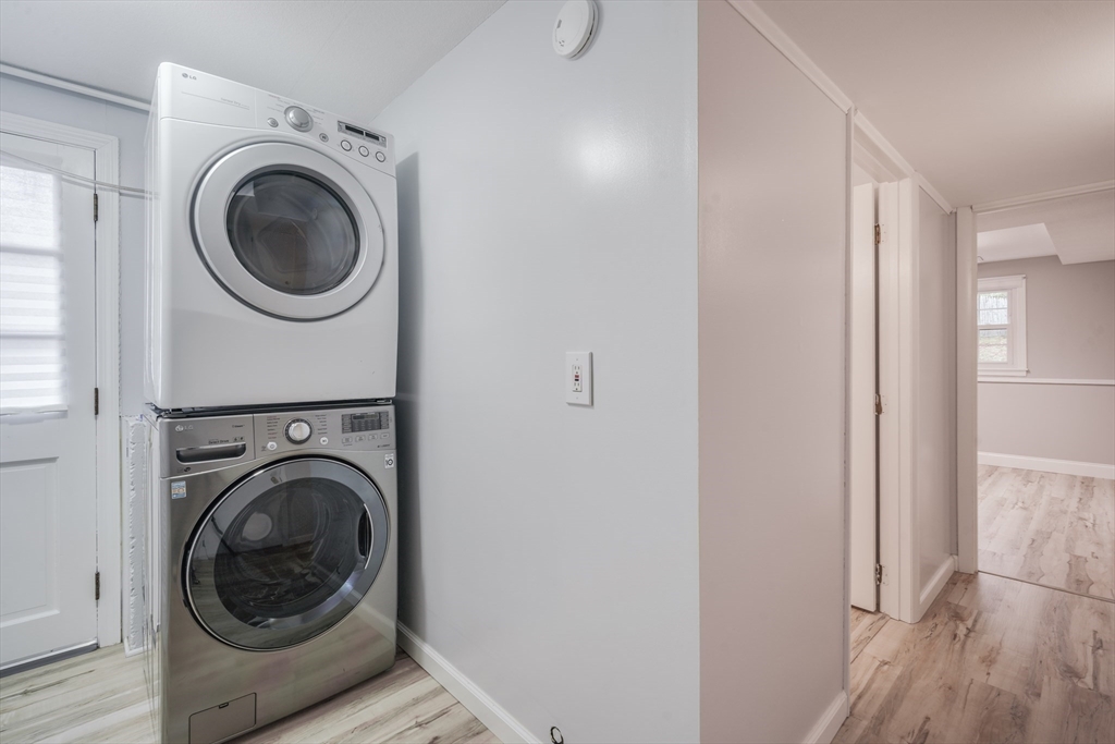 Longmeadow, Massachusetts 01106, United States, 4 Bedrooms Bedrooms, ,3 BathroomsBathrooms,Residential,Pending,122445