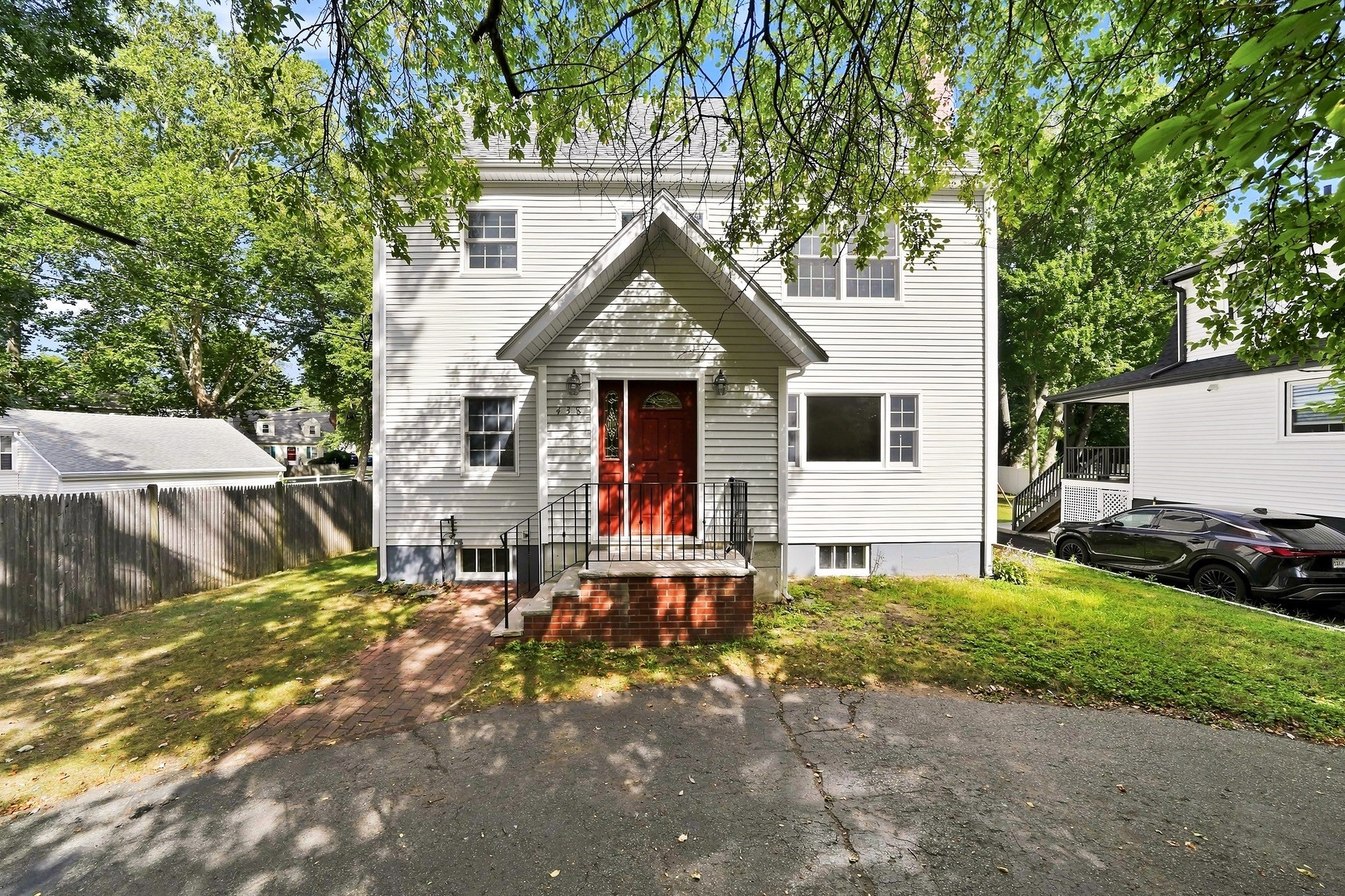 438 Waltham St