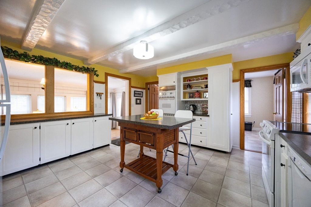 Dighton, Massachusetts 02715, United States, 3 Bedrooms Bedrooms, ,2 BathroomsBathrooms,Residential,Active,219778