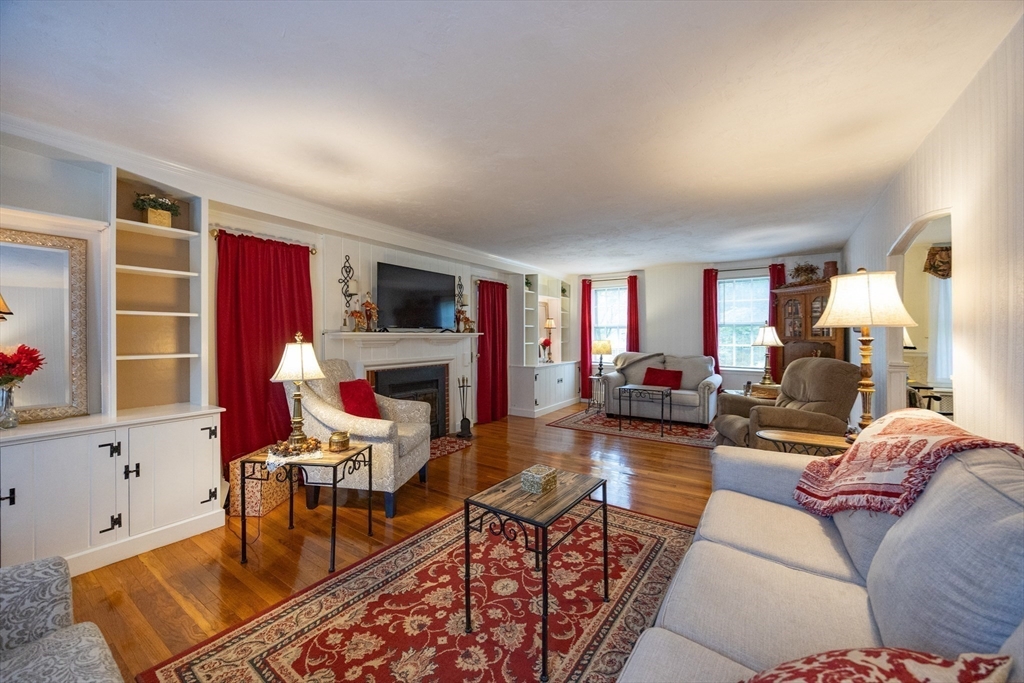 Dighton, Massachusetts 02715, United States, 3 Bedrooms Bedrooms, ,2 BathroomsBathrooms,Residential,Active,219778