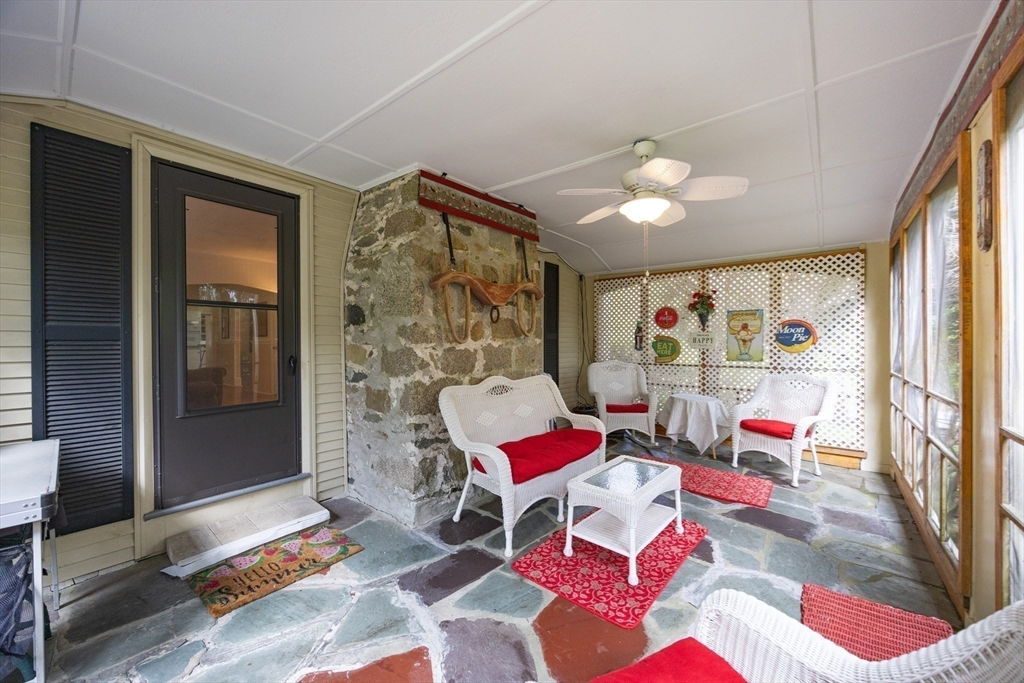 Dighton, Massachusetts 02715, United States, 3 Bedrooms Bedrooms, ,2 BathroomsBathrooms,Residential,Active,219778