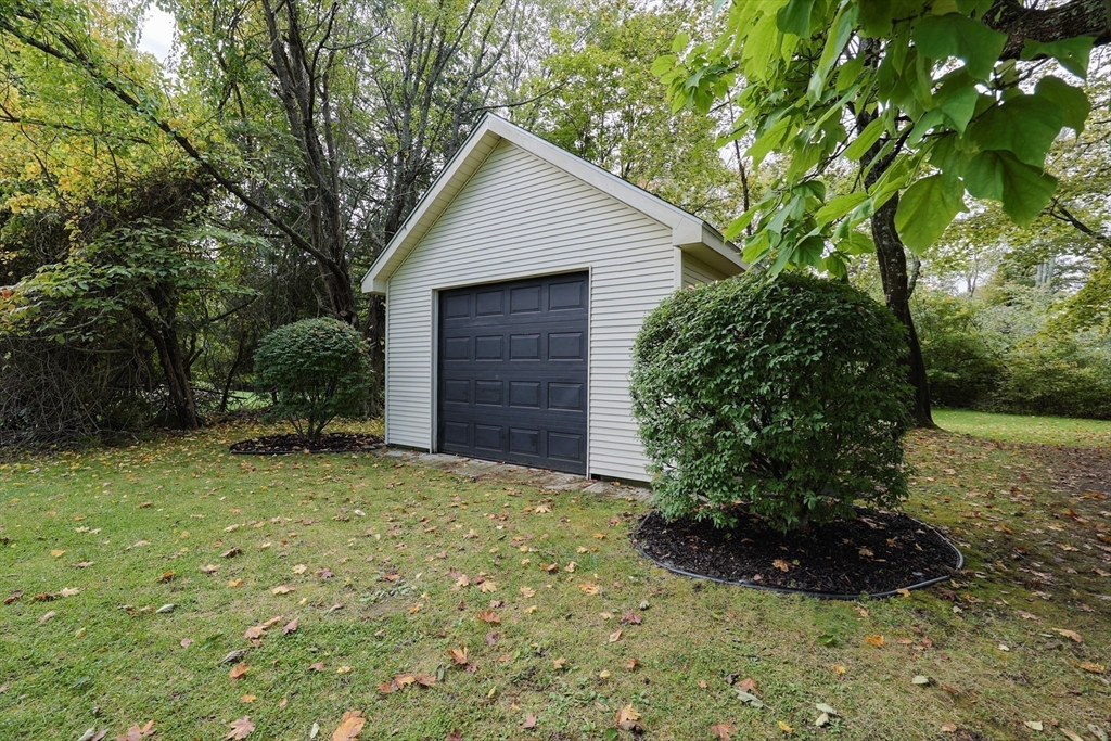 Dighton, Massachusetts 02715, United States, 3 Bedrooms Bedrooms, ,2 BathroomsBathrooms,Residential,Active,219778