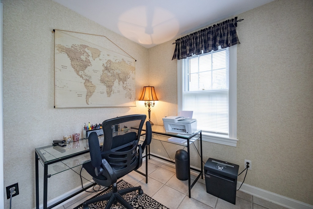 Dighton, Massachusetts 02715, United States, 3 Bedrooms Bedrooms, ,2 BathroomsBathrooms,Residential,Active,219778