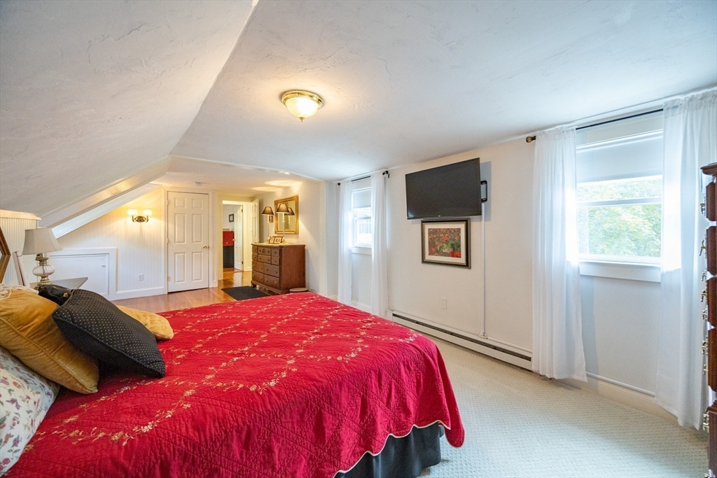 Dighton, Massachusetts 02715, United States, 3 Bedrooms Bedrooms, ,2 BathroomsBathrooms,Residential,Active,219778