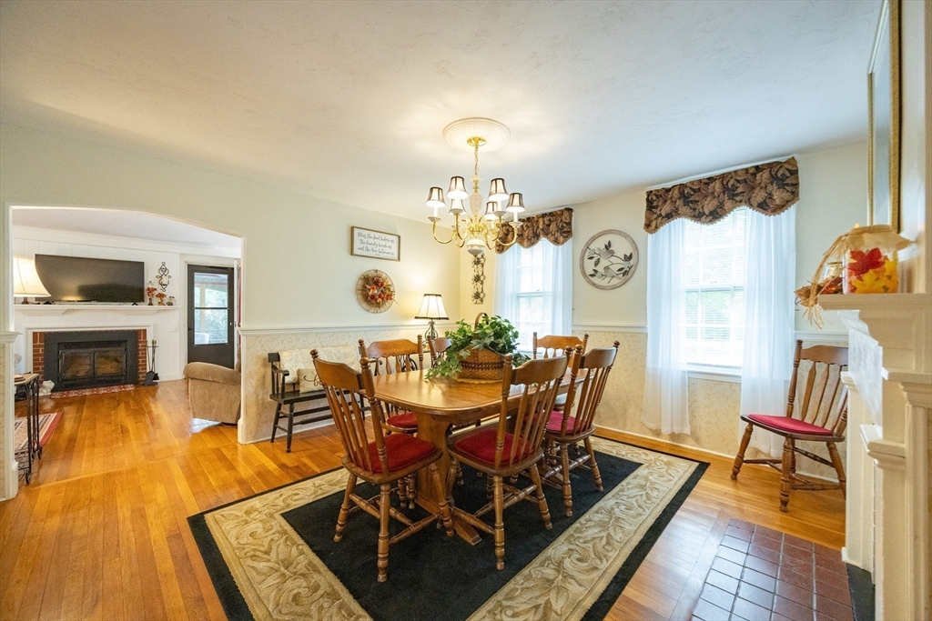 Dighton, Massachusetts 02715, United States, 3 Bedrooms Bedrooms, ,2 BathroomsBathrooms,Residential,Active,219778