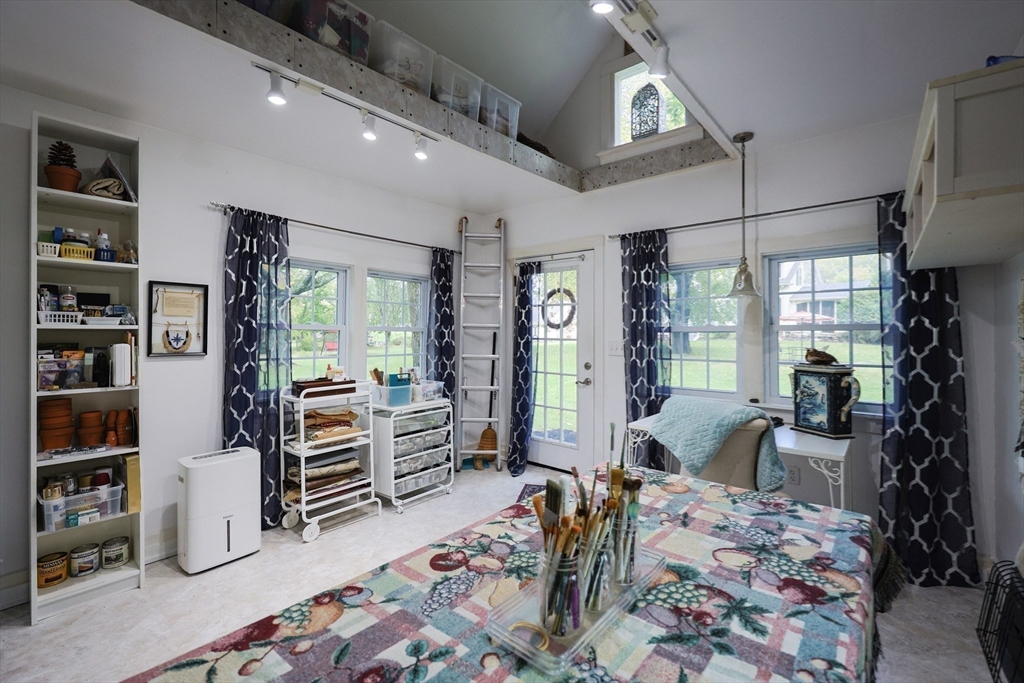 Dighton, Massachusetts 02715, United States, 3 Bedrooms Bedrooms, ,2 BathroomsBathrooms,Residential,Active,219778