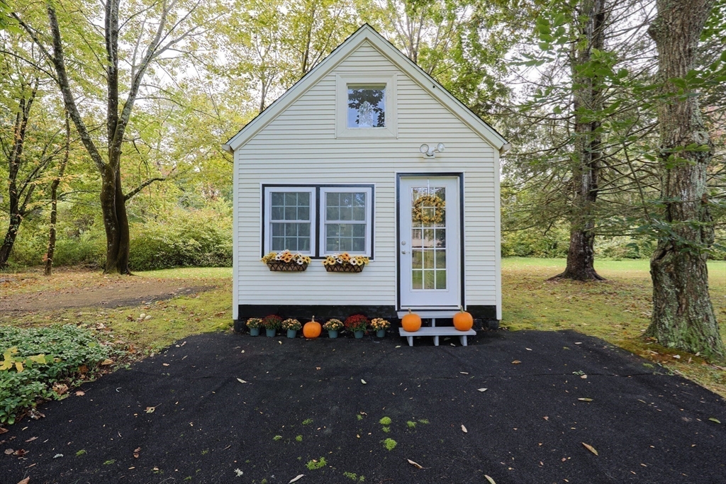 Dighton, Massachusetts 02715, United States, 3 Bedrooms Bedrooms, ,2 BathroomsBathrooms,Residential,Active,219778