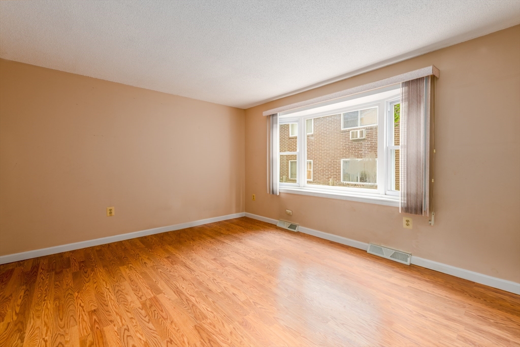 126 Willard St J