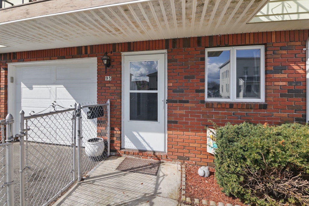 95 Lakeview Ave
