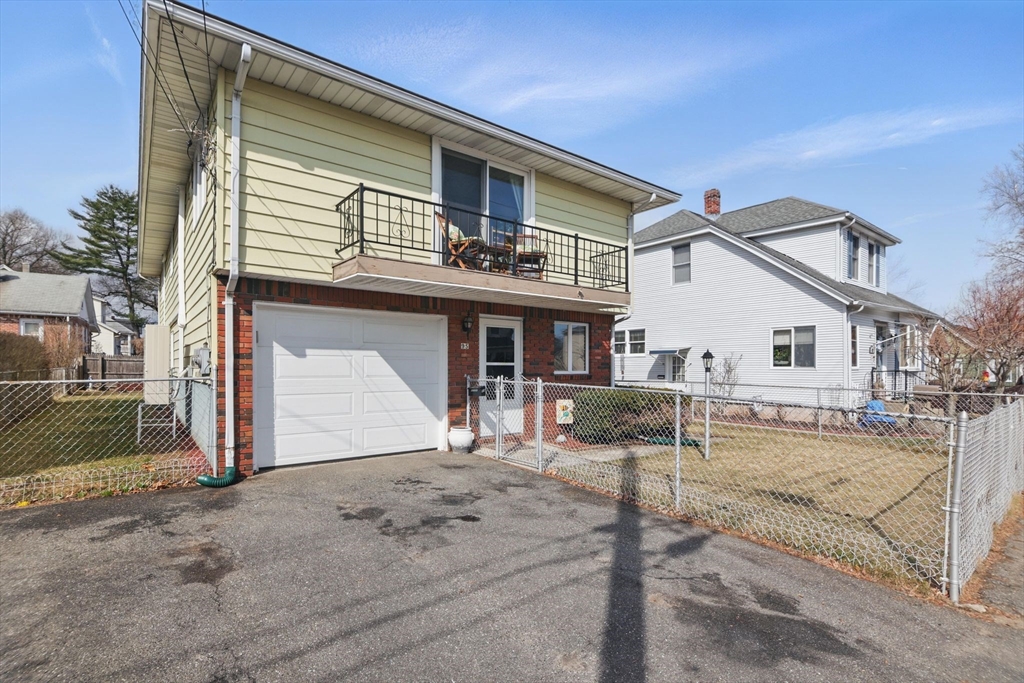 95 Lakeview Ave