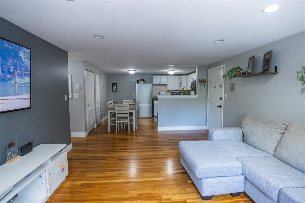5 Albert Dr 5