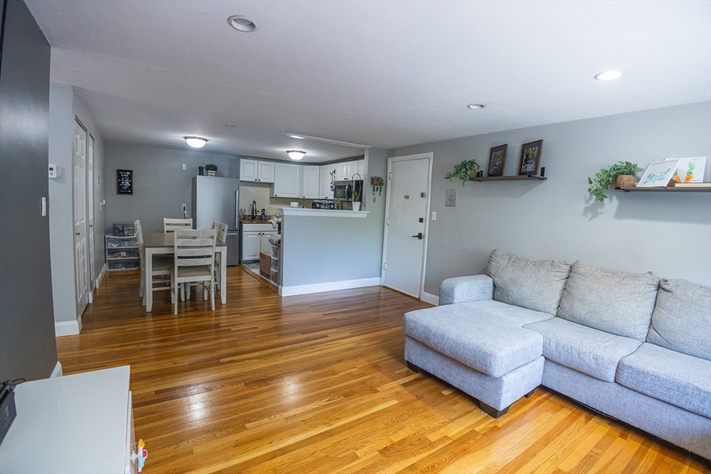 5 Albert Dr 5