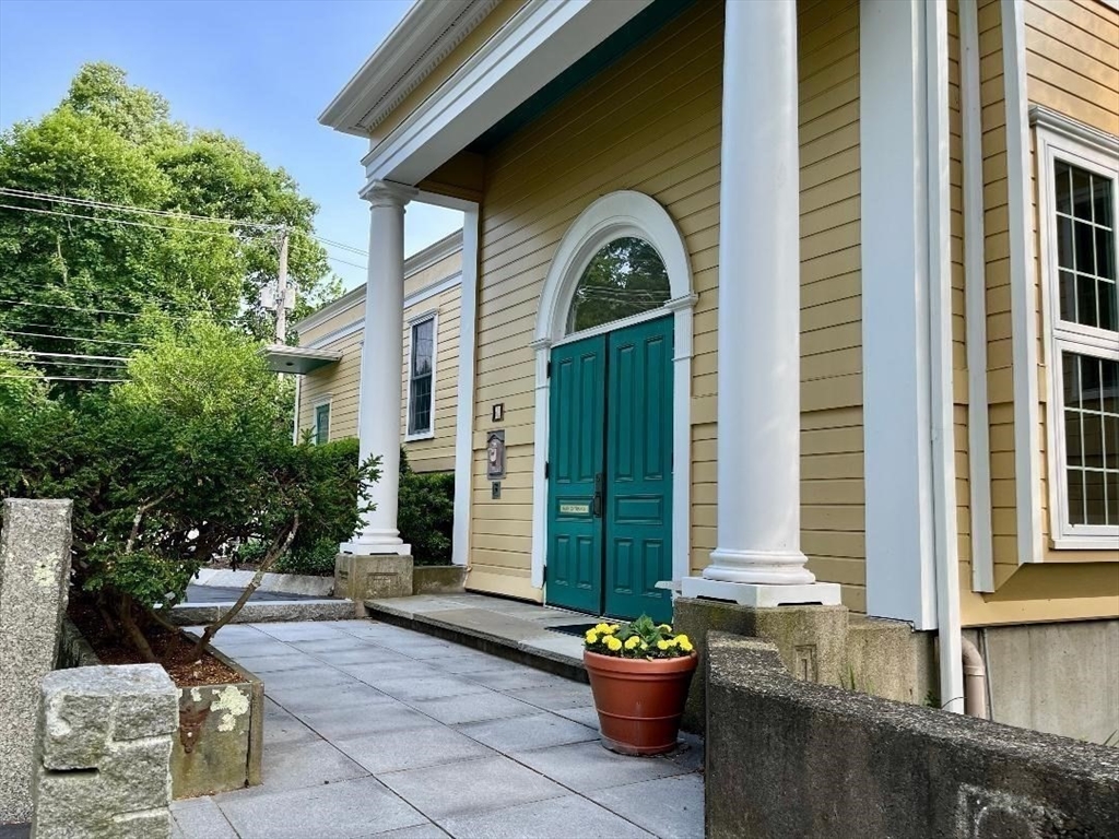 294 Pleasant St