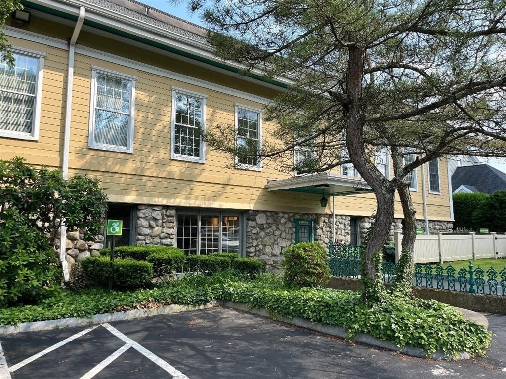 294 Pleasant St