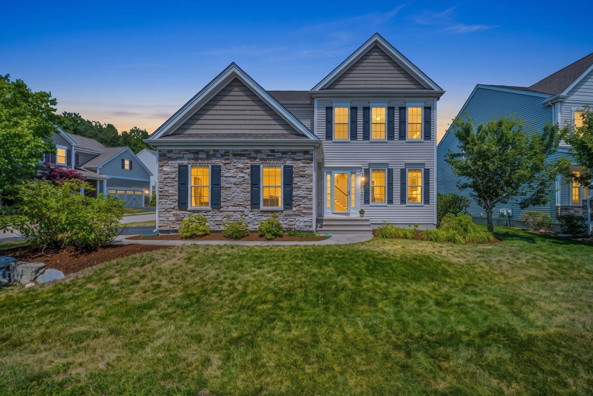 14 Autumn Ridge Dr, Hopkinton MA 01748