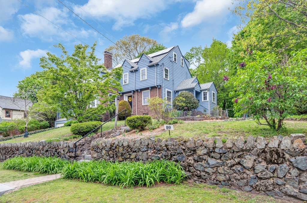 89 Churchill Avenue