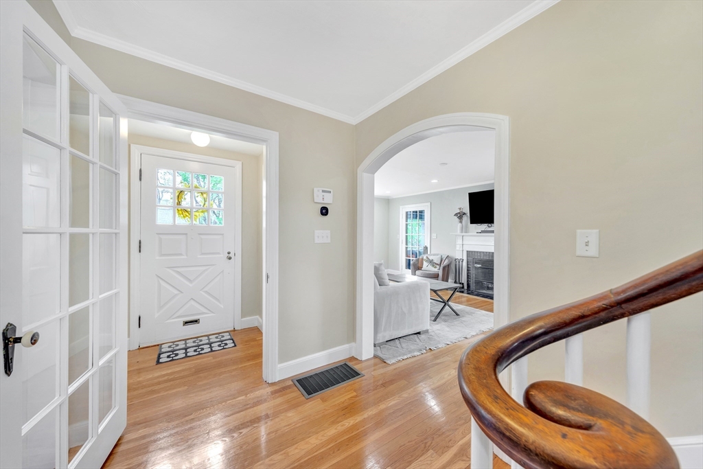 89 Churchill Avenue, Arlington, MA Photo #8