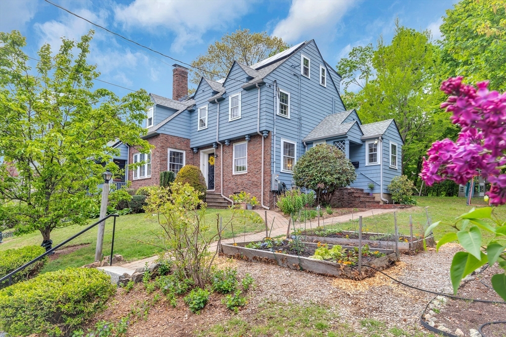89 Churchill Avenue