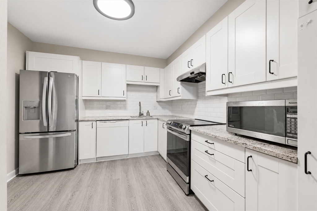 210 Nahanton St 102
