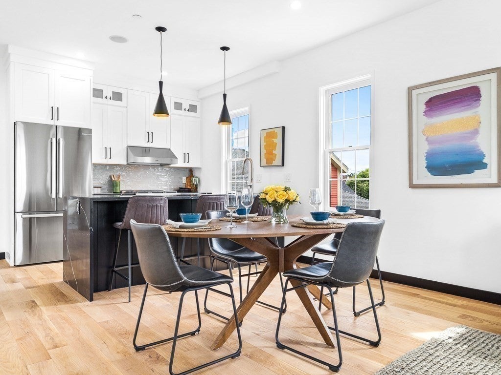 14 Carlton St C