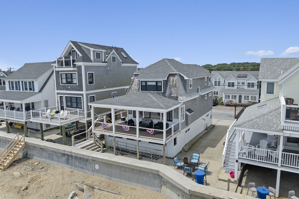 76 Bay Ave