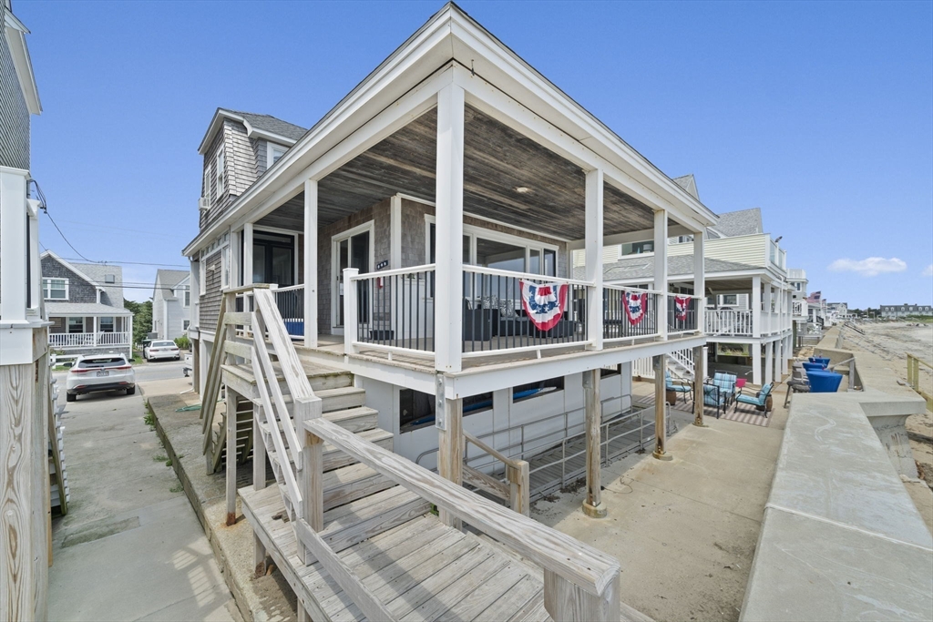 76 Bay Ave